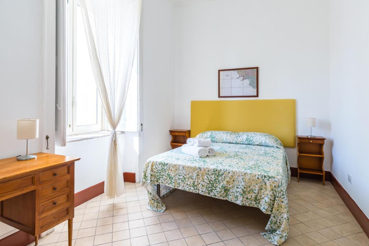 Lopez 20 A Big Family Apartment By Napoliapartments Esterno foto