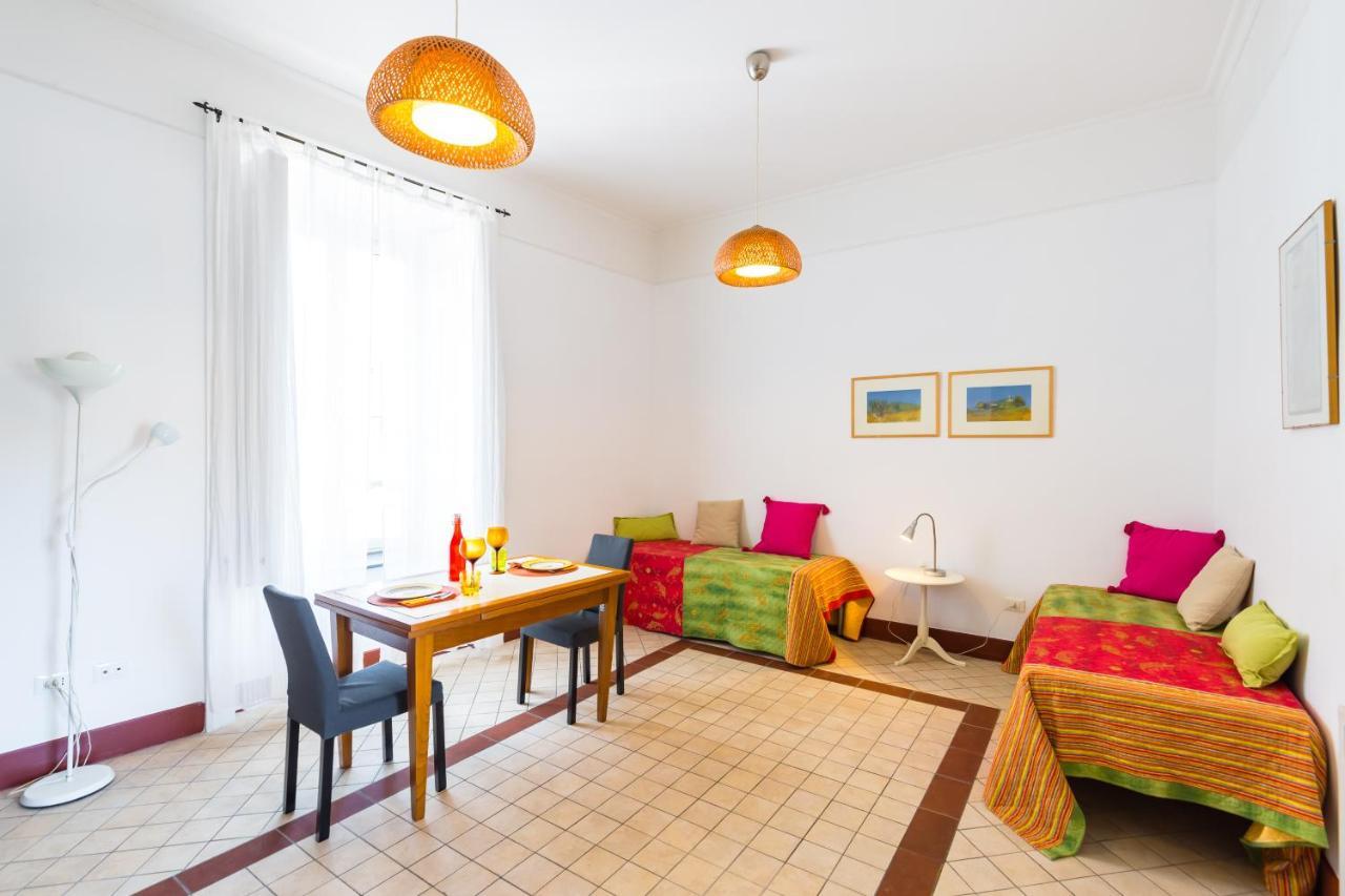 Lopez 20 A Big Family Apartment By Napoliapartments Esterno foto