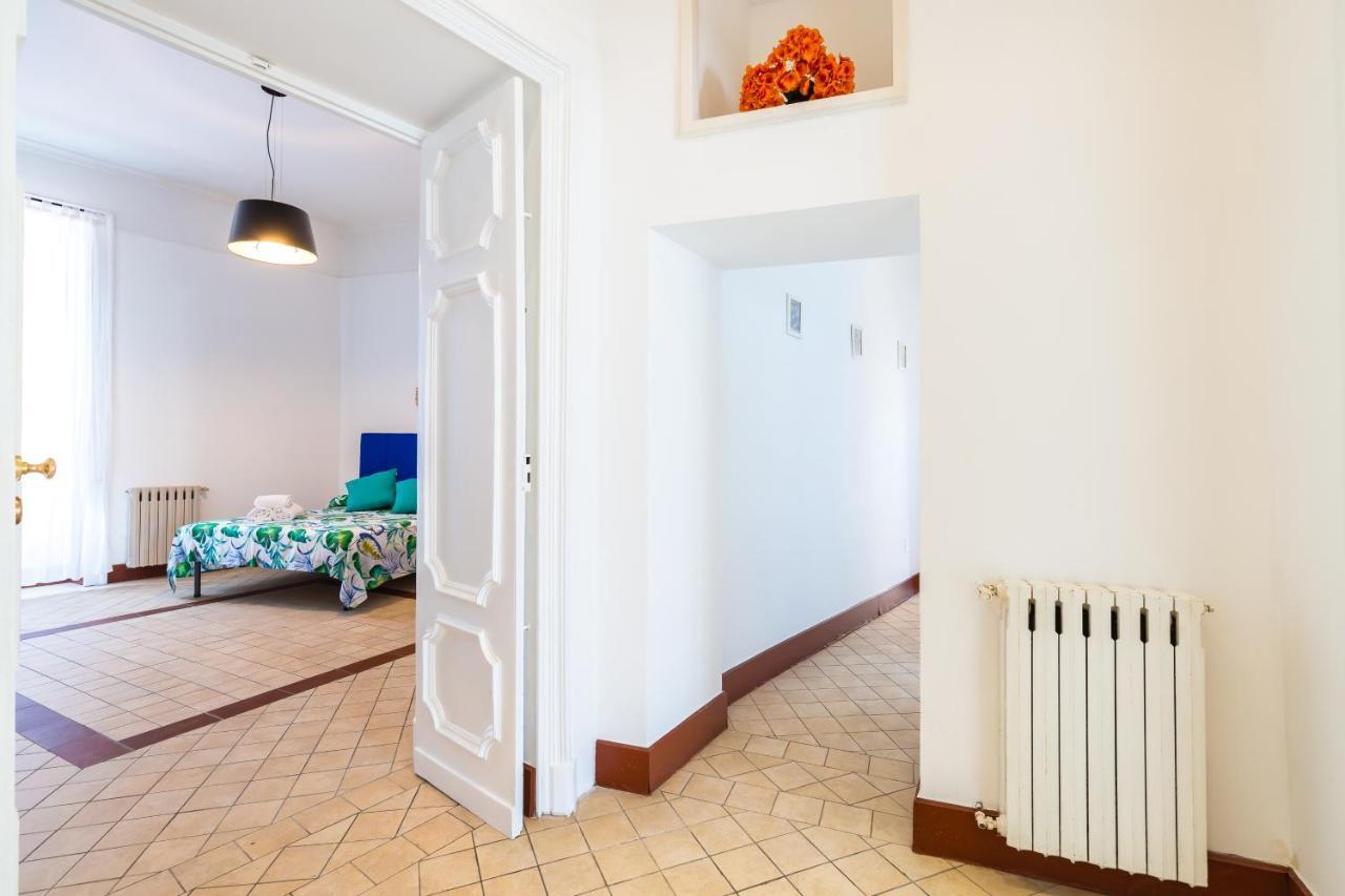 Lopez 20 A Big Family Apartment By Napoliapartments Esterno foto