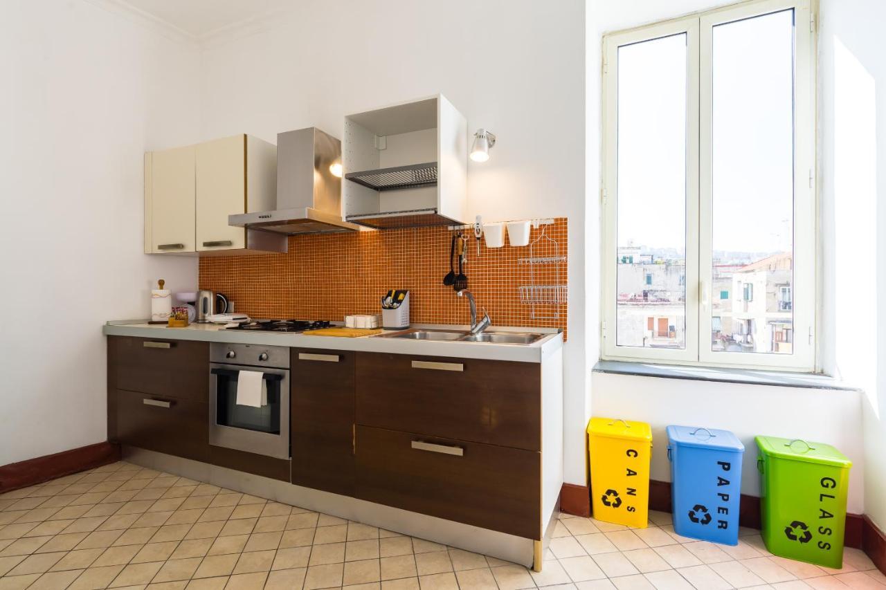 Lopez 20 A Big Family Apartment By Napoliapartments Esterno foto